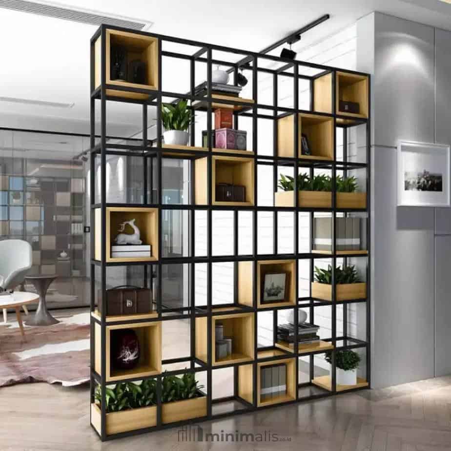 Serbaguna Saat Menggunakan Partisi Besi Hollow Minimalis Sebagai Sekat