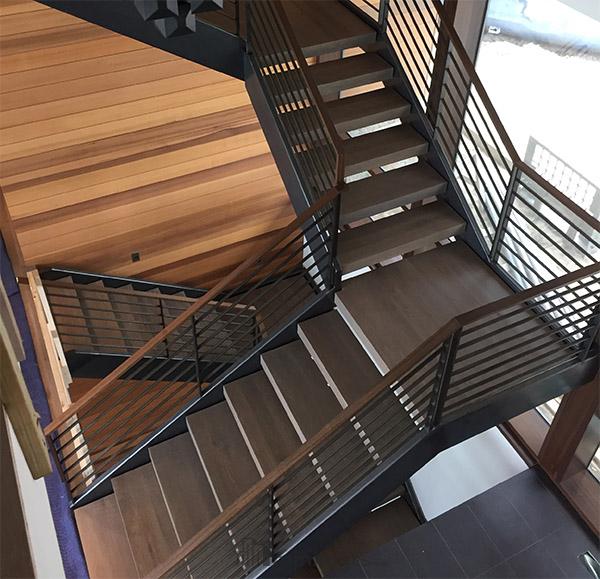 4 Model Besi Tangga Minimalis Anti Membuat Kaki Goyang