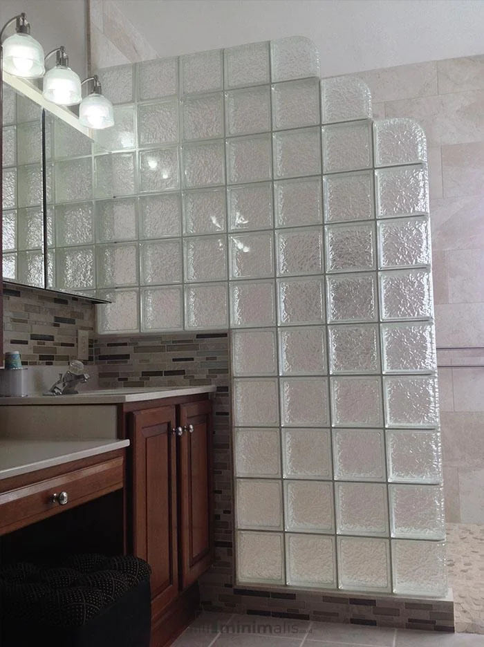 pemasangan glass block di kamar mandi