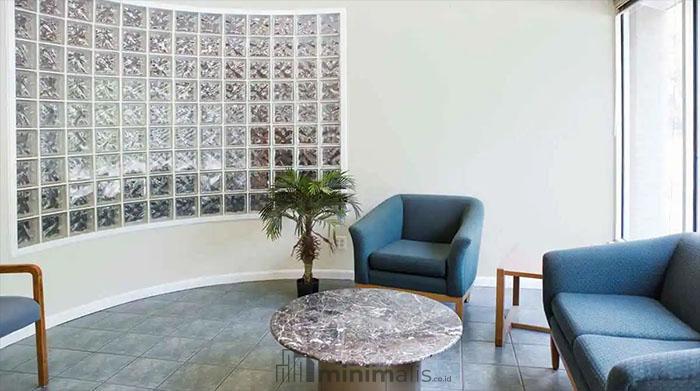 variasi pemasangan glass block