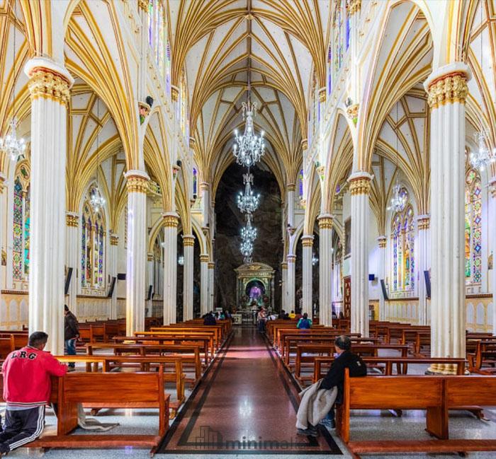 Altar Gereja Las Lajas Sanctuary di Kolombia