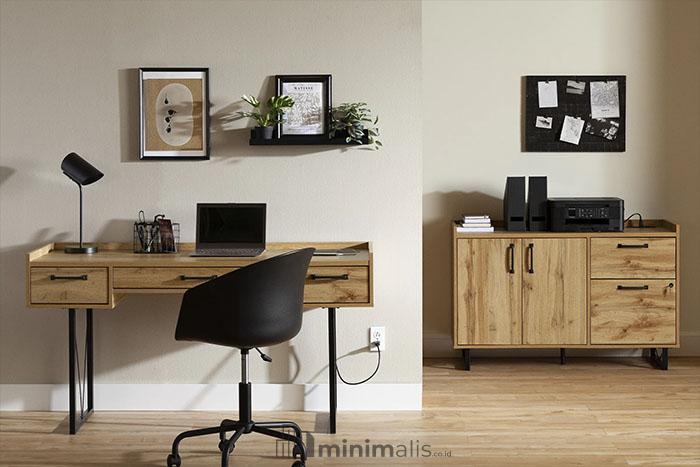 meja kantor berukuran biasa pada umumnya digunakan oleh