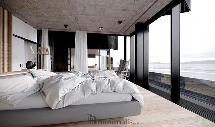 Kamar Tidur Dengan Jendela Besar