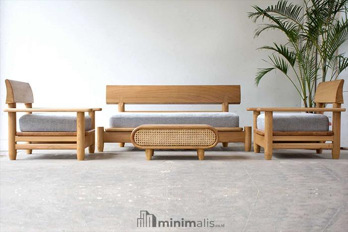 kursi kayu panjang sederhana